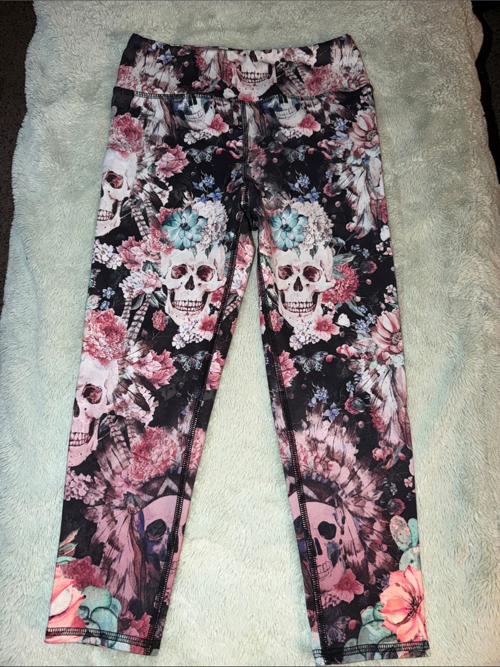 Women’s Floral Skull PrintCapri Leggings - Black & Pink